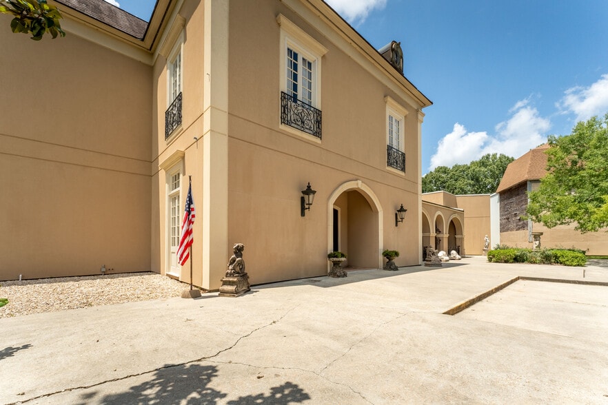 5330 Bluebonnet Rd, Baton Rouge, LA for sale - Building Photo - Image 3 of 14