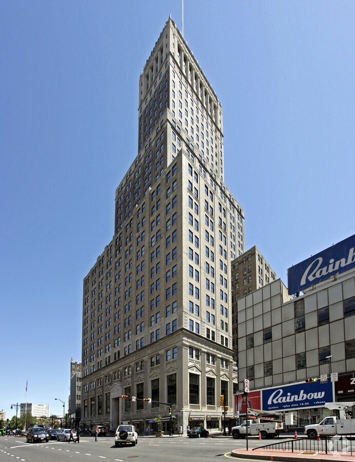 744 Broad St, Newark, NJ, 07102 Retail Space For Lease