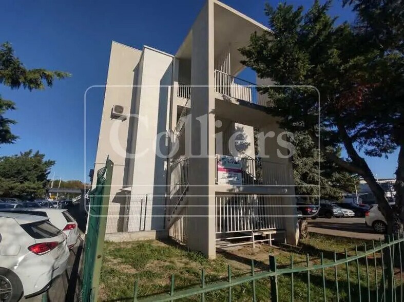 Office in Salon-de-Provence for lease - Building Photo - Image 2 of 4