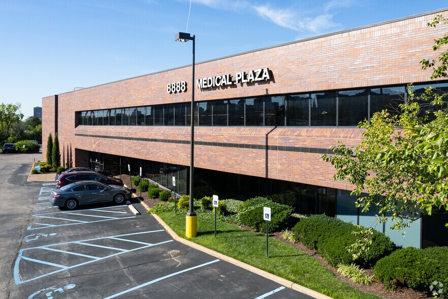 8888 Ladue Rd, Ladue, MO 63124 Office/Medical for Lease