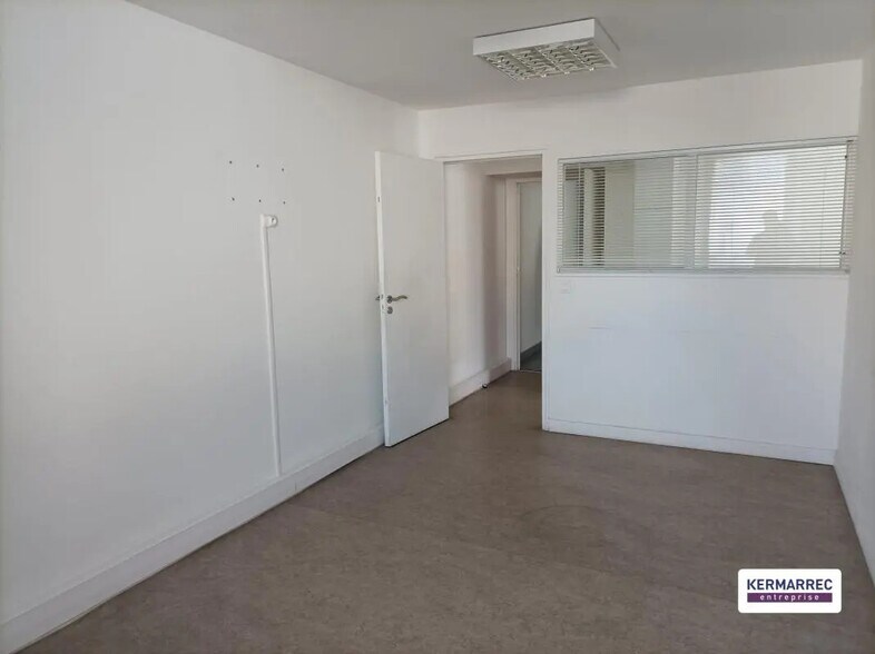 Office in Carquefou for lease - Interior Photo - Image 3 of 4