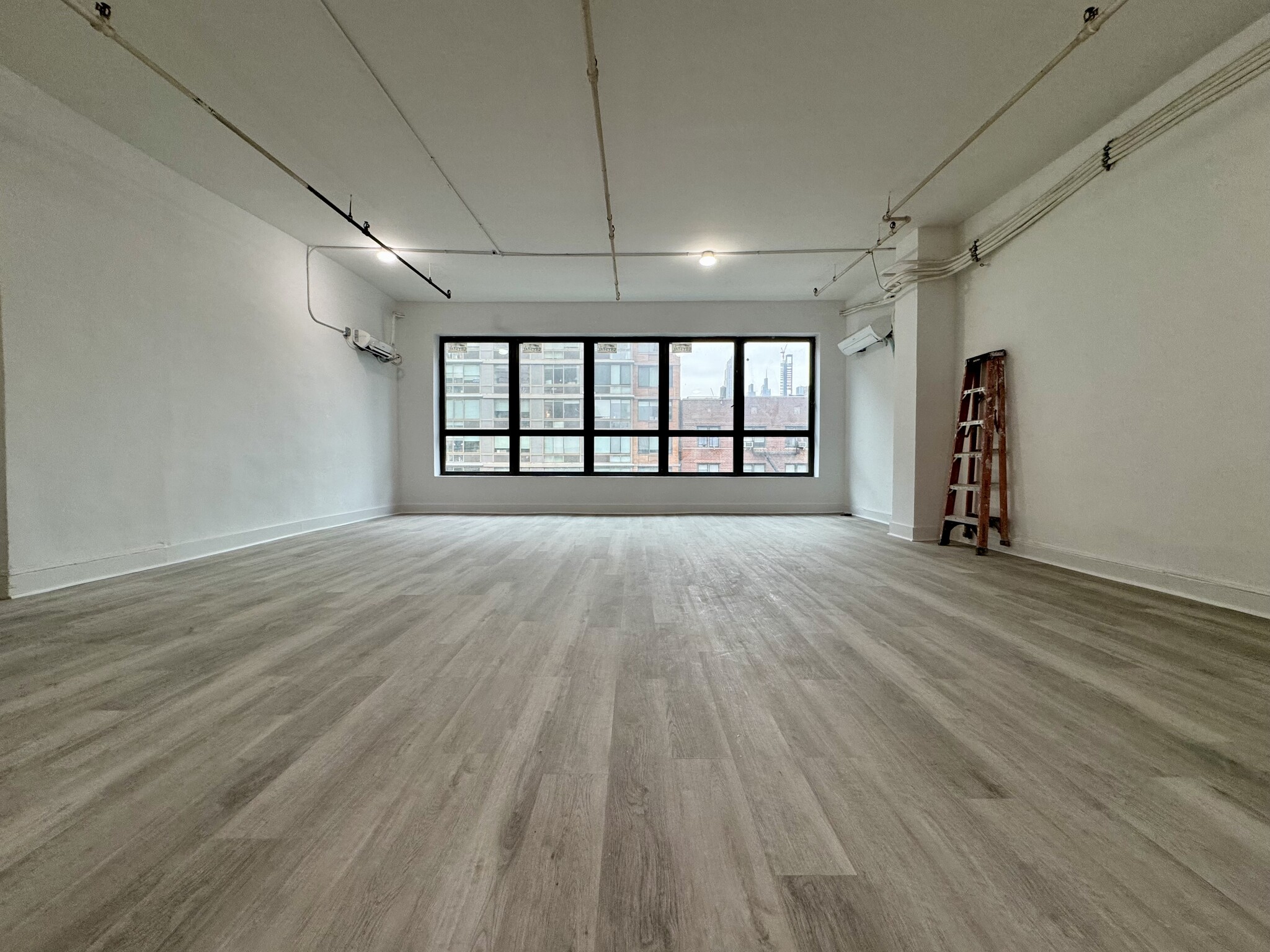 112-114 W 14th St, New York, NY for lease Building Photo- Image 1 of 12