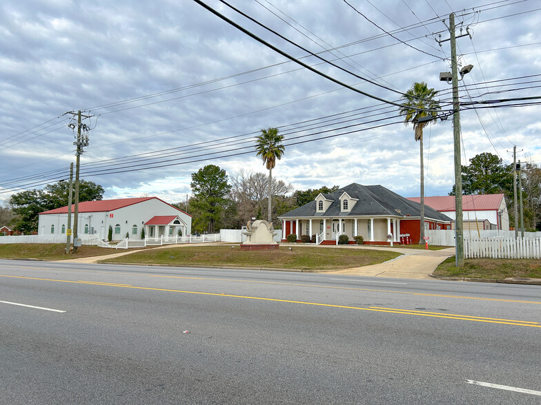 7060 Three Notch Rd, Mobile, AL for sale - Building Photo - Image 1 of 9