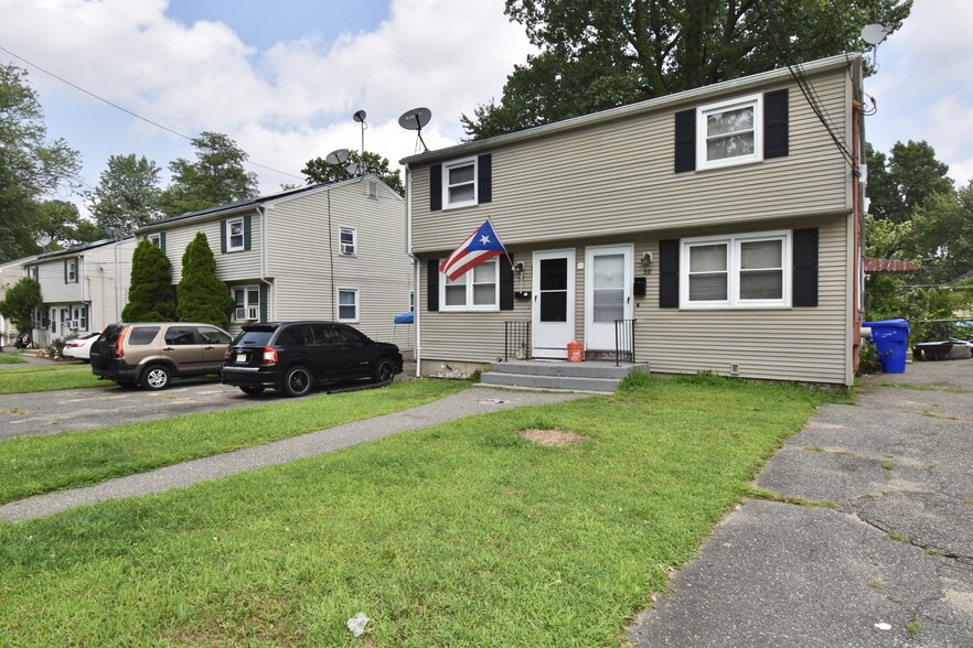 57 E Bay Path Ter, Springfield, MA for sale - Primary Photo - Image 1 of 1