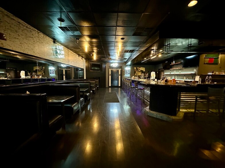 3793 Samet Dr, High Point, NC for lease - Interior Photo - Image 3 of 8