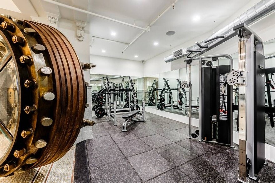 1007 5th Ave, San Diego, CA for lease - Building Photo - Image 2 of 92