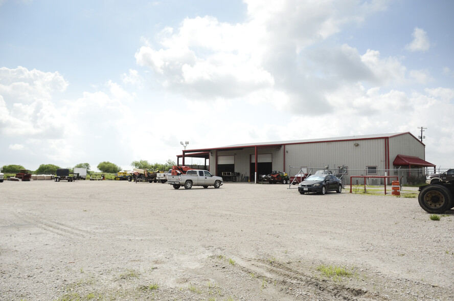 4136 Interstate Highway 37, Odem, TX for lease - Building Photo - Image 2 of 28