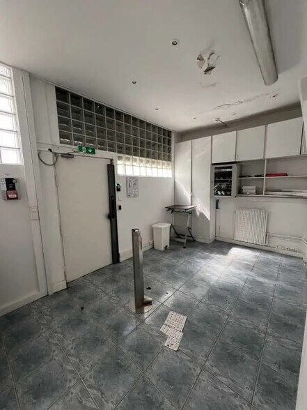 Flex in Montreuil for sale - Interior Photo - Image 2 of 5