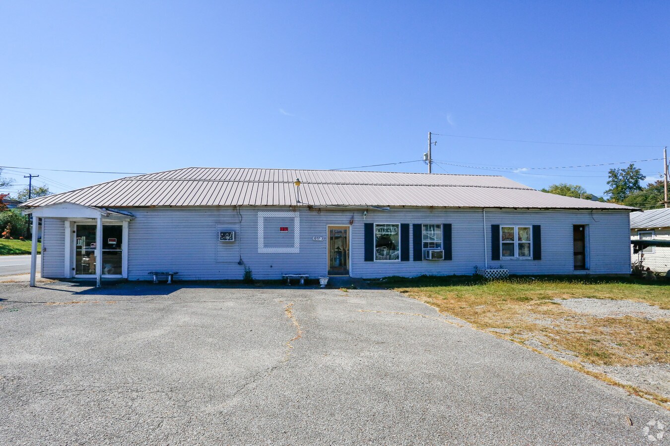 1697 W Main St, Milton, WV 25541