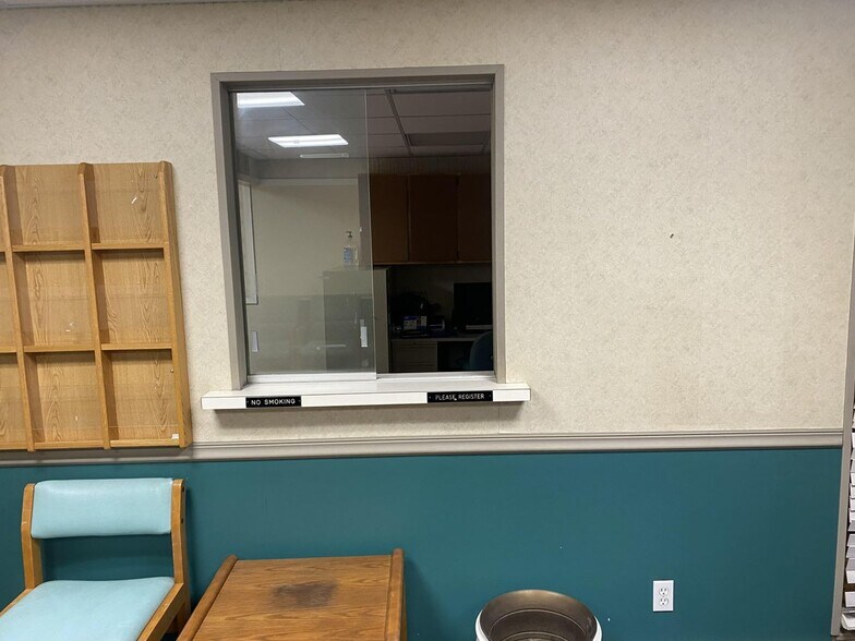 3422-3424 Davenport Ave, Saginaw, MI for sale - Interior Photo - Image 2 of 13