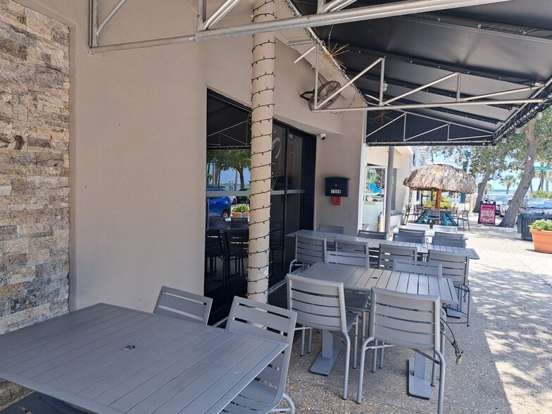 1959-3310 NE Jensen Beach Blvd, Jensen Beach, FL for lease - Building Photo - Image 2 of 2