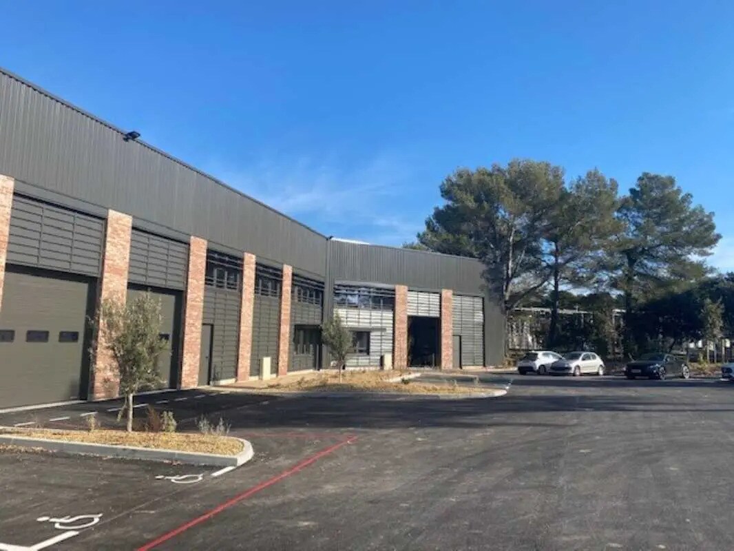 Flex in Signes for sale Building Photo- Image 1 of 9