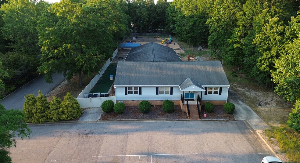 120 W Hundred Rd, Chester, VA for sale - Building Photo - Image 2 of 4