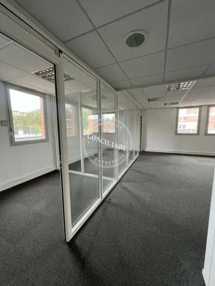 Office in Toulouse for lease - Interior Photo - Image 3 of 5