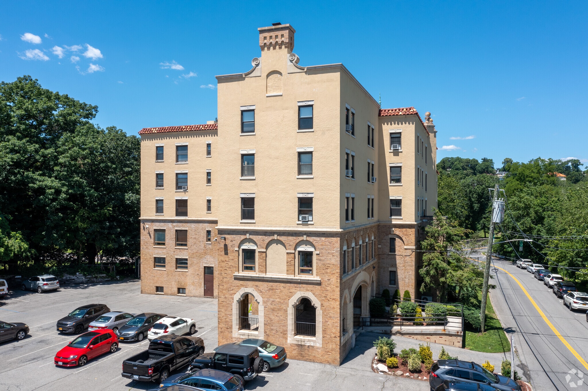 1 Elm St, Tuckahoe 10707 Parkway Plaza Medical Center