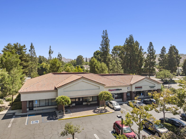 2072 E Avenida De Los Arboles, Thousand Oaks, CA for lease - Building Photo - Image 3 of 22