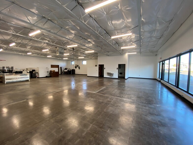 3935 Main St, Dallas, TX for lease - Interior Photo - Image 3 of 4