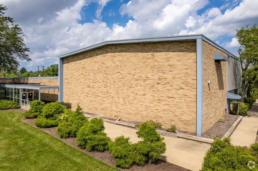 28999 Aurora Rd, Solon, OH for sale - Building Photo - Image 2 of 5