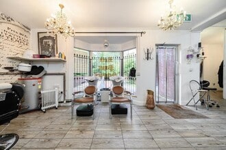 2 Bishops Walk, Pinner for lease Interior Photo- Image 2 of 4