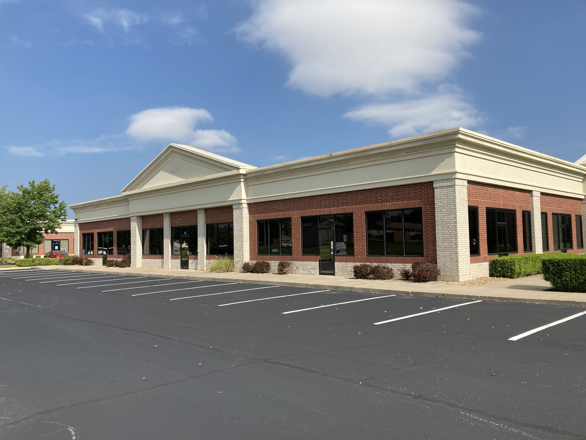 2143 E Primrose St, Springfield, MO for lease Building Photo- Image 1 of 16