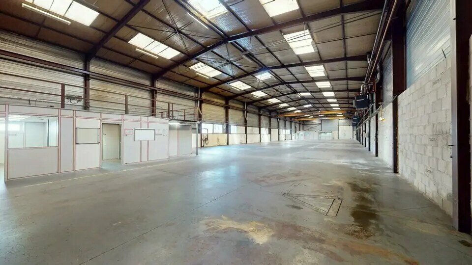 Location Local d'activités 270 m² - Photo 1