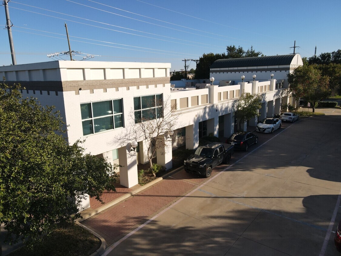 2233 Avenue J, Arlington, TX for lease Building Photo- Image 1 of 5