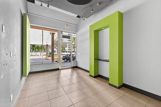 3300-3370 NE 34th St, Fort Lauderdale, FL for lease Lobby- Image 2 of 3