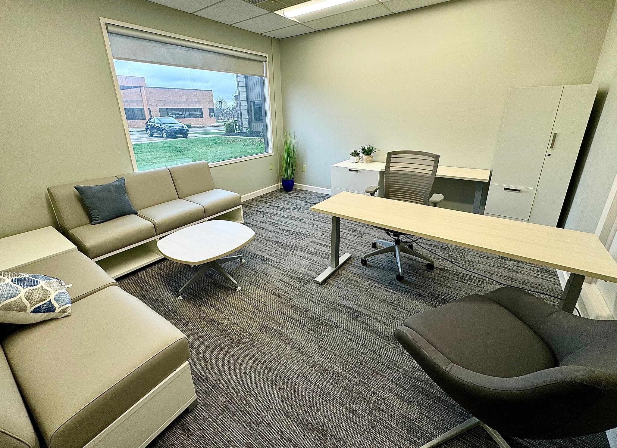 3570 Executive Dr, Uniontown, OH for lease Interior Photo- Image 1 of 8