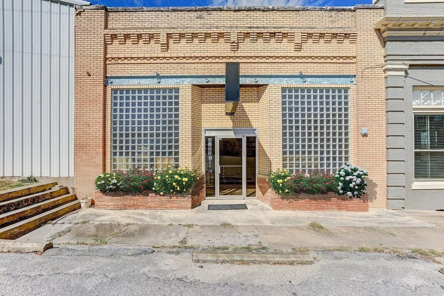 116 Hoxie St, Coupland, TX for sale - Building Photo - Image 1 of 1