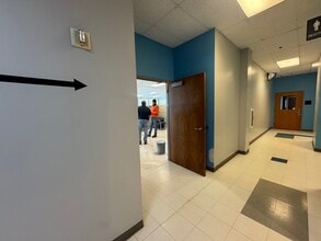 2595 Arlington Ave, Toledo, OH for lease Interior Photo- Image 2 of 12