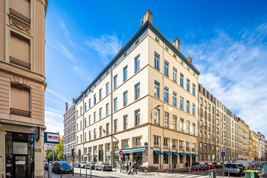 in Lyon for sale - Primary Photo - Image 1 of 1