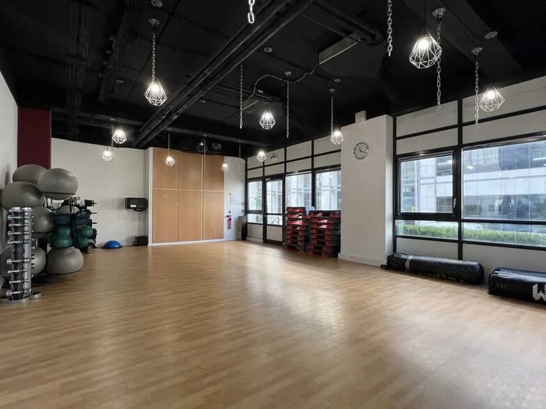 7 Rue James Joule, Guyancourt for lease - Building Photo - Image 3 of 18