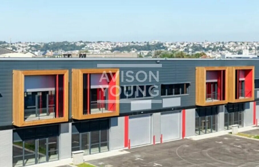 Flex in Le Thillay for lease - Building Photo - Image 1 of 3