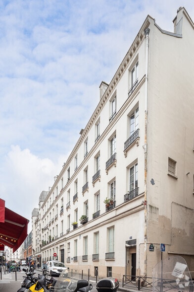 13 Rue Des Petites Ecuries, Paris for lease - Building Photo - Image 2 of 9