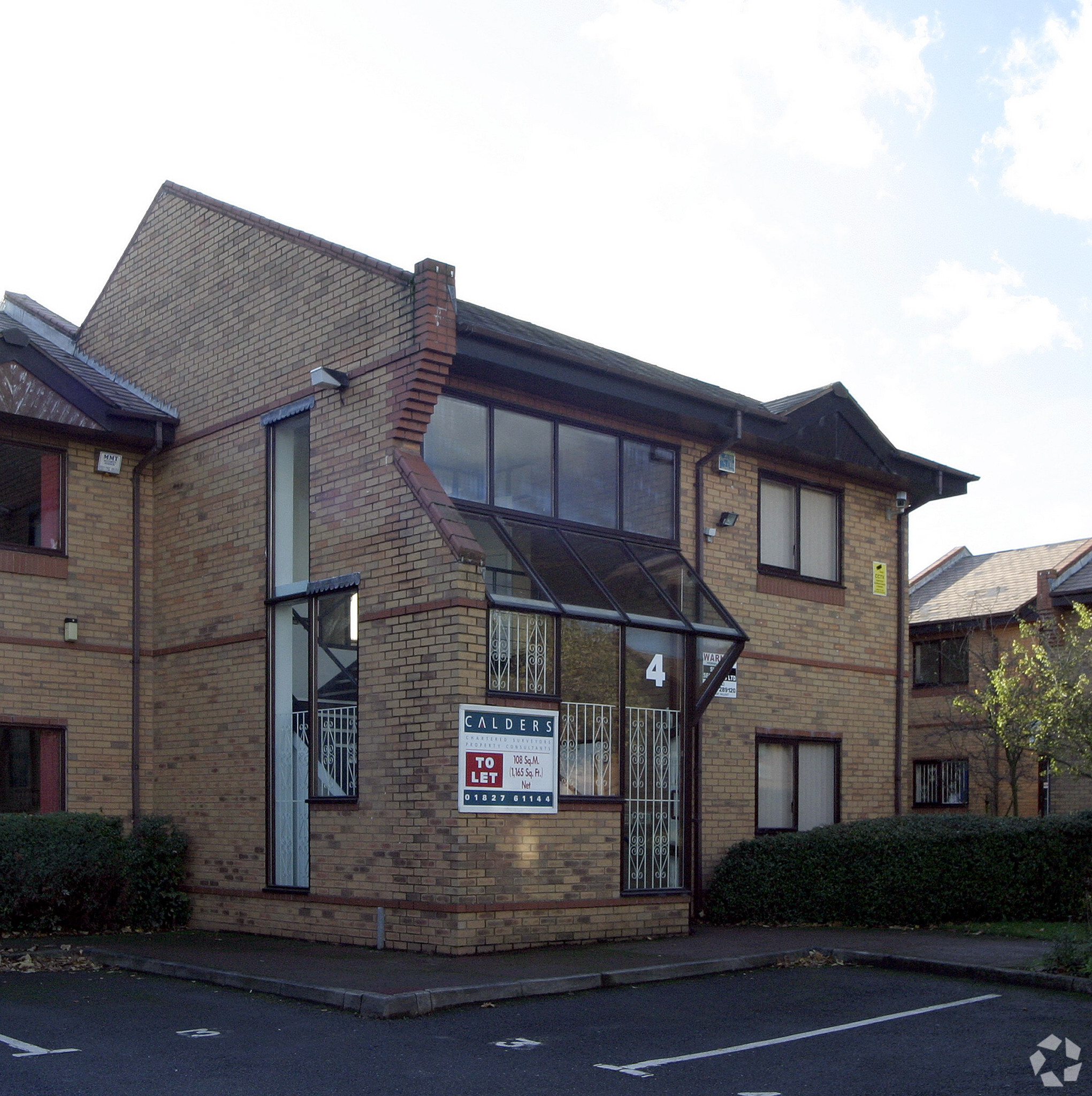 1-6 Pebble Close, Tamworth for sale Primary Photo- Image 1 of 3