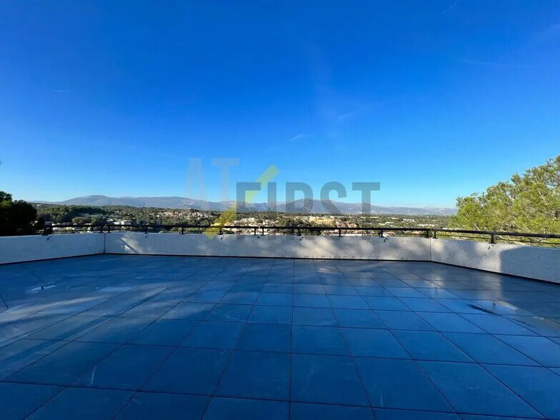 Office in SOPHIA ANTIPOLIS for lease - Building Photo - Image 1 of 12