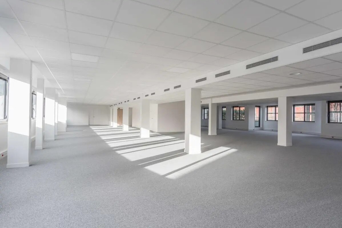Office in Levallois-Perret for lease Interior Photo- Image 1 of 8