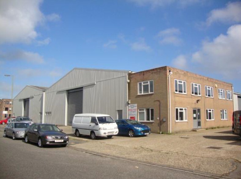 Queensway, New Milton, BH25 5NN