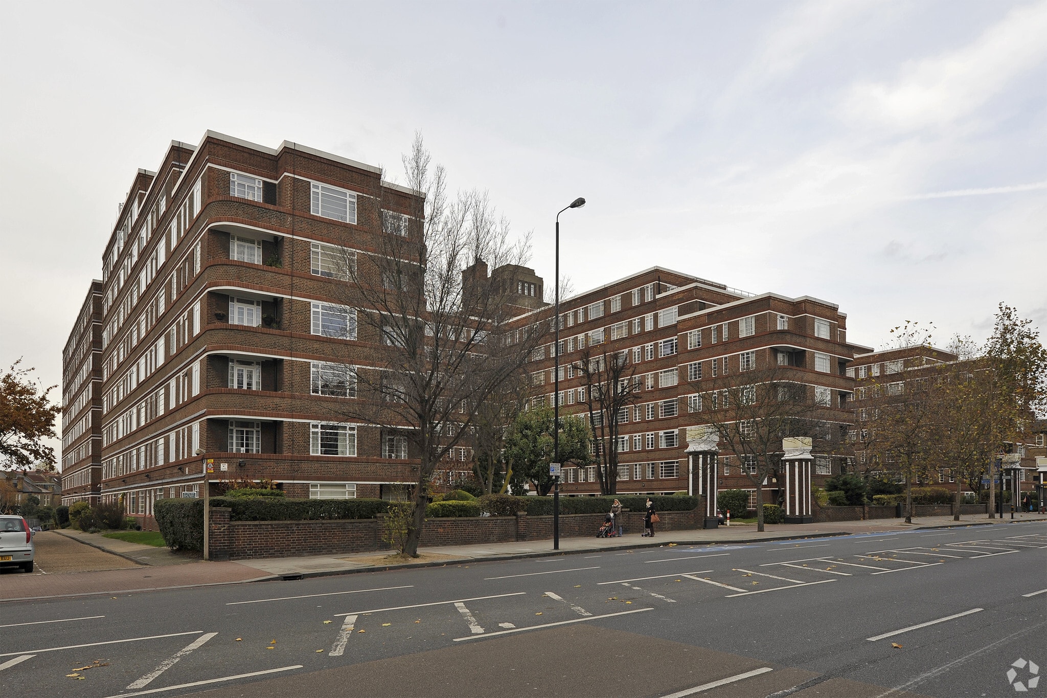 Balham High Rd, London for sale Primary Photo- Image 1 of 1