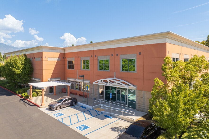 Airport Corp Centre III/9568, 9616, 9674 portfolio of 3 properties for sale on LoopNet.com - Primary Photo - Image 1 of 3