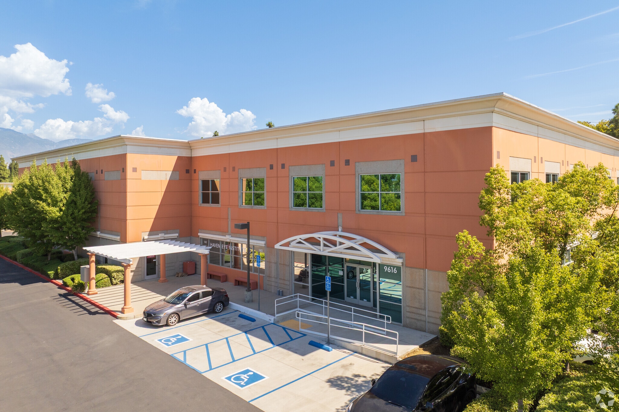 Airport Corp Centre III/9568, 9616, 9674 portfolio of 3 properties for sale on LoopNet.com Primary Photo- Image 1 of 4