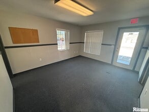 1517-1523 Commercial Park Dr, Lakeland, FL for lease Interior Photo- Image 2 of 4