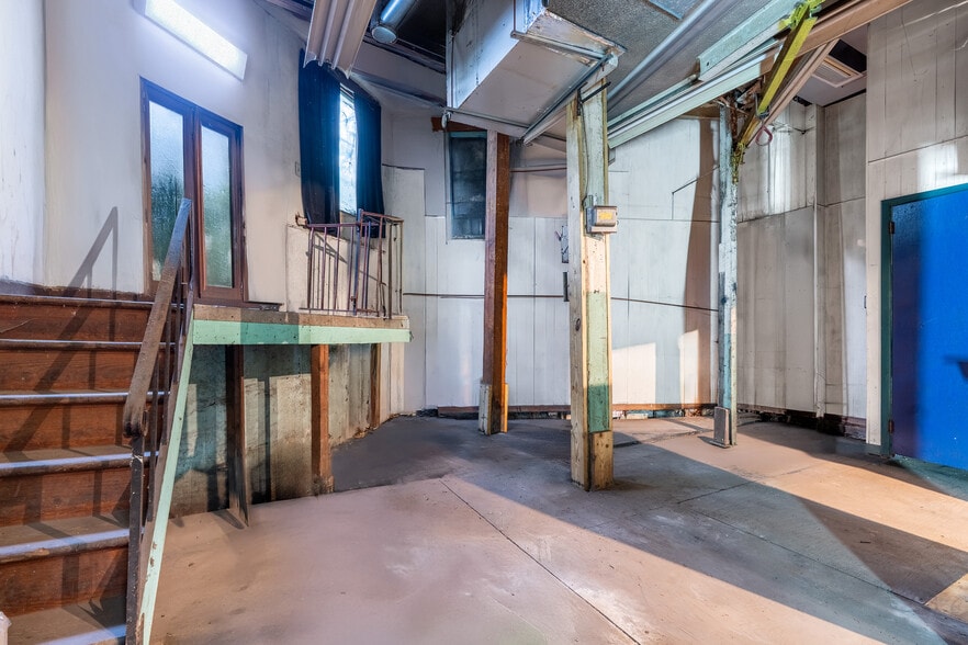 1322 Jackson Ave, Long Island City, NY for lease - Interior Photo - Image 3 of 7