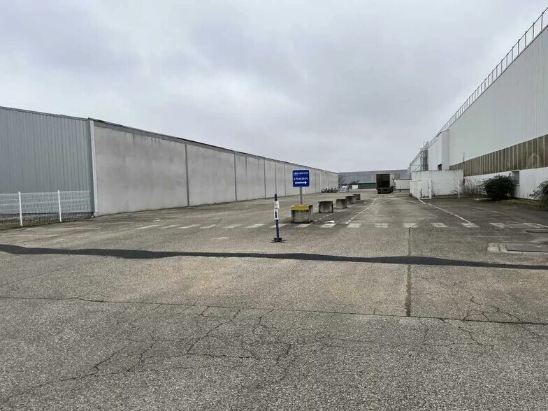 4 Rue Jean Macé, Meyzieu for lease - Building Photo - Image 3 of 17