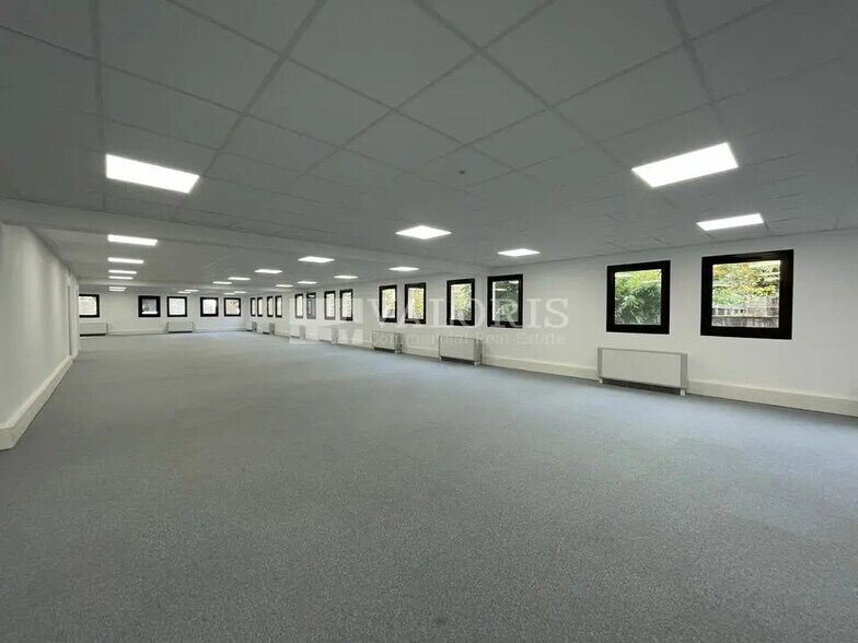 Office in Villeurbanne for sale - Building Photo - Image 2 of 6