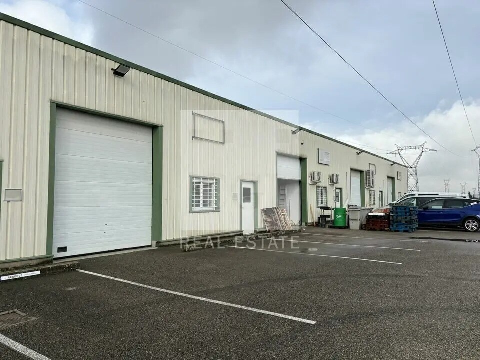 Flex in Jonage for lease Building Photo- Image 1 of 13