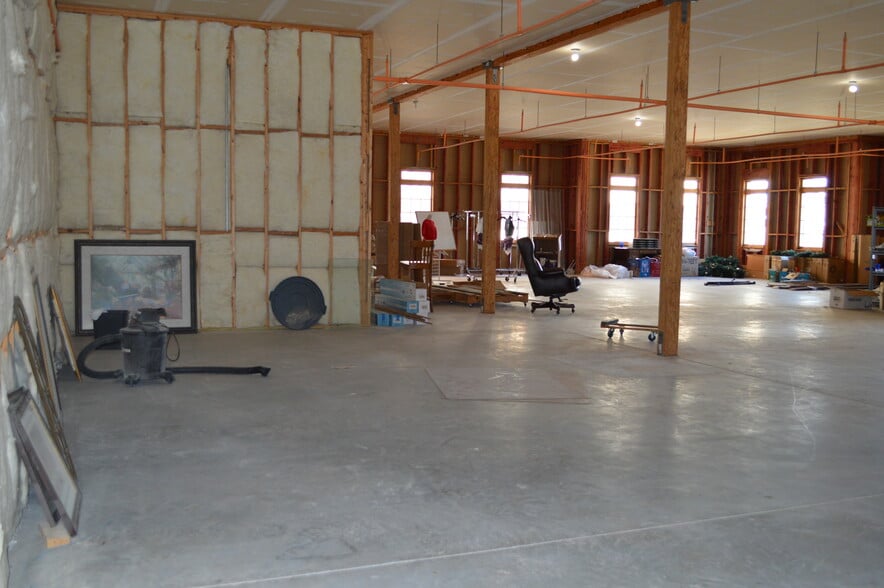 310 E E Butler Pky, Gainesville, GA for lease - Building Photo - Image 3 of 5