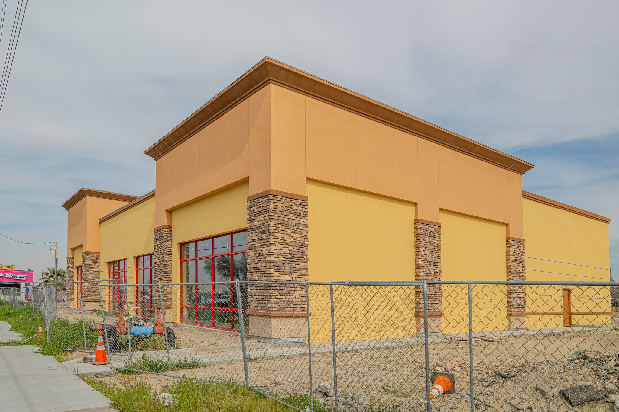 515 N 11th Ave, Hanford, CA 93230 Retail for Sale