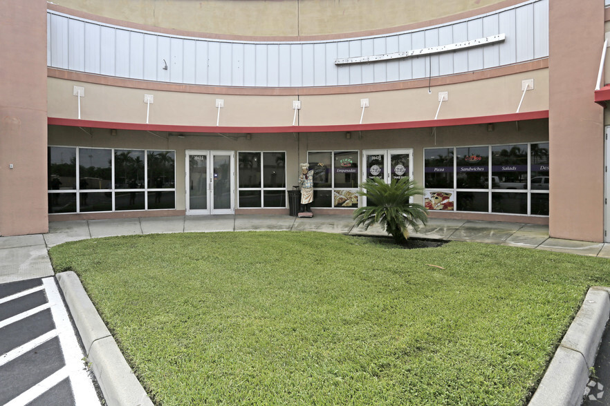 3900 Pembroke Rd, Pembroke Pines, FL for lease - Building Photo - Image 3 of 4