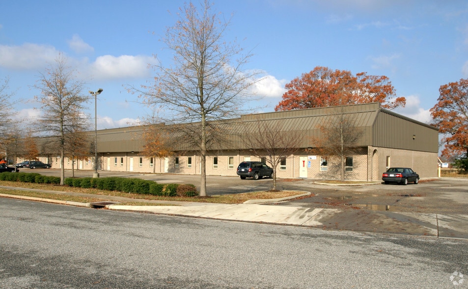 200 Tintern Ct, Chesapeake, VA for sale - Primary Photo - Image 1 of 1